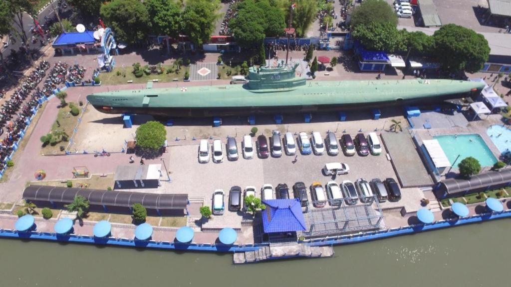 Zoom Dharmahusada Hotel Surabaja Zewnętrze zdjęcie