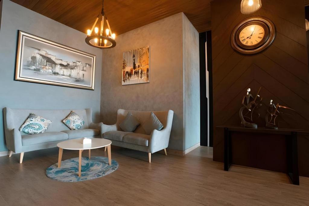Zoom Dharmahusada Hotel Surabaja Zewnętrze zdjęcie