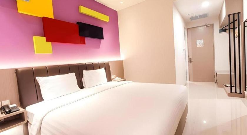 Zoom Dharmahusada Hotel Surabaja Zewnętrze zdjęcie