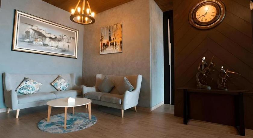 Zoom Dharmahusada Hotel Surabaja Zewnętrze zdjęcie
