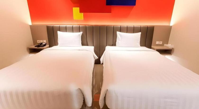 Zoom Dharmahusada Hotel Surabaja Zewnętrze zdjęcie