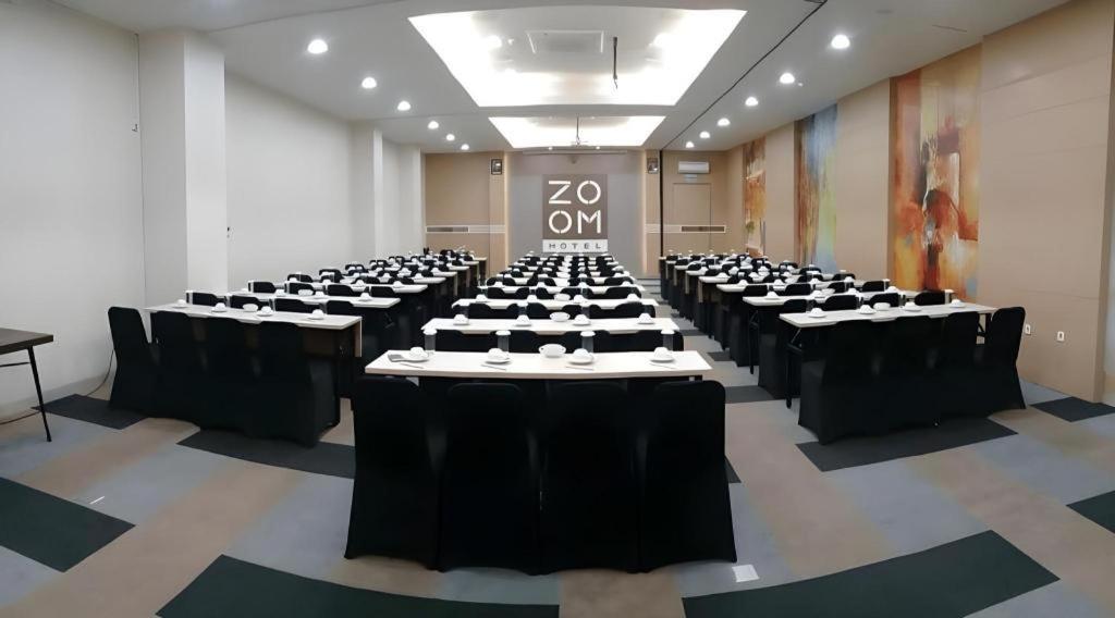 Zoom Dharmahusada Hotel Surabaja Zewnętrze zdjęcie