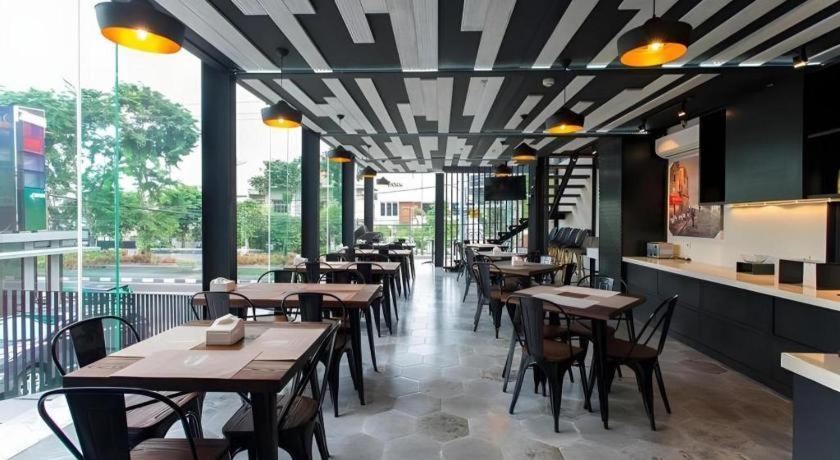 Zoom Dharmahusada Hotel Surabaja Zewnętrze zdjęcie