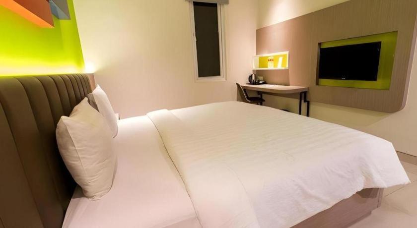Zoom Dharmahusada Hotel Surabaja Zewnętrze zdjęcie