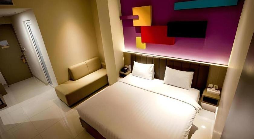 Zoom Dharmahusada Hotel Surabaja Zewnętrze zdjęcie