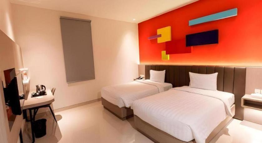 Zoom Dharmahusada Hotel Surabaja Zewnętrze zdjęcie